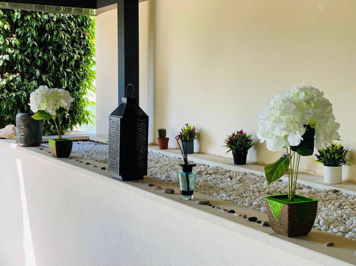 Amazing Two Bedroom Apartment In Los Flamingos, Marbella Estepona Kültér fotó